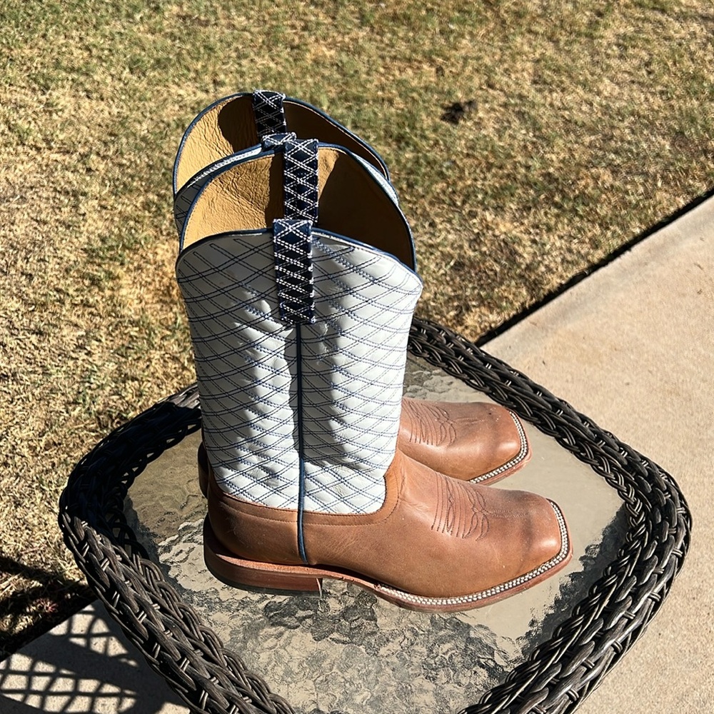 Top Hand collection cowboy boots. Size 11EE
